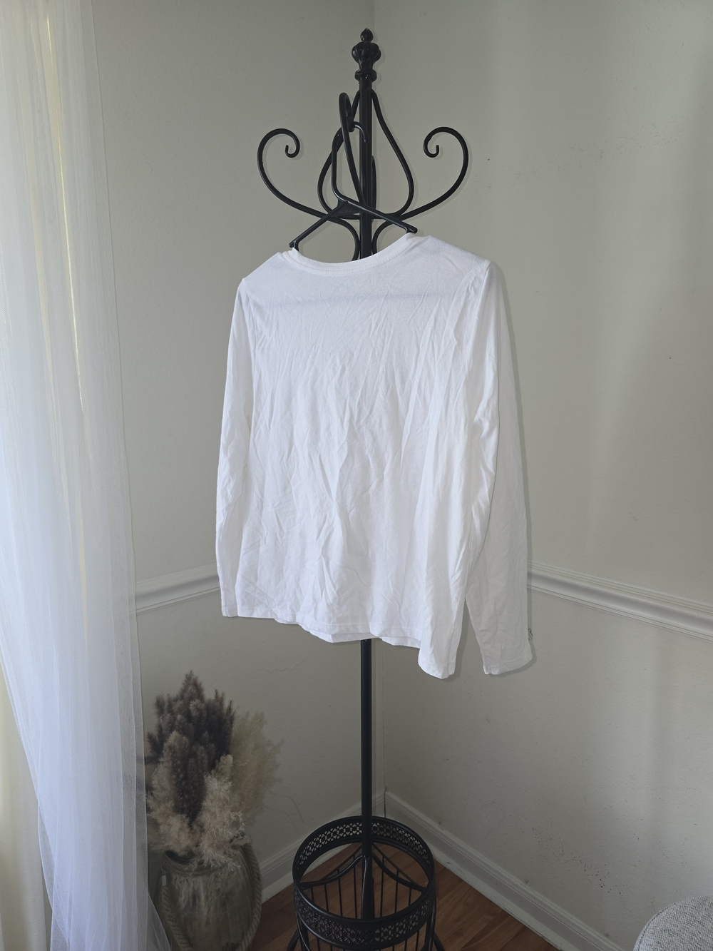 Old Navy White Long-Sleeve Graphic Tee with Lavender Print - Picture 4 of 7